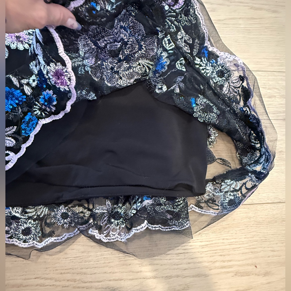 Dress the Population Floral Mini Dress in Black and Blue - Picture 6 of 10